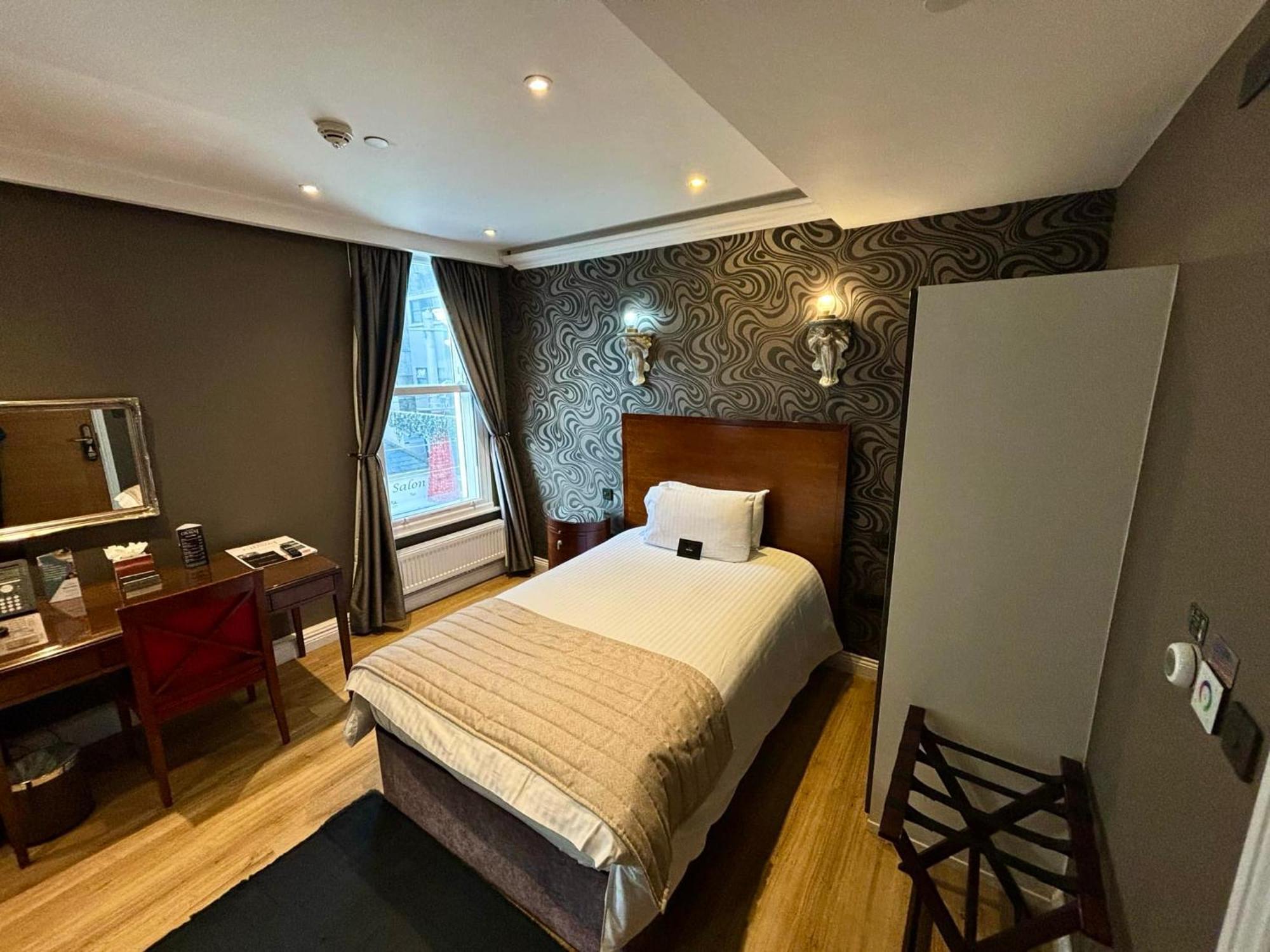 Halvard Hotel Douglas Esterno foto